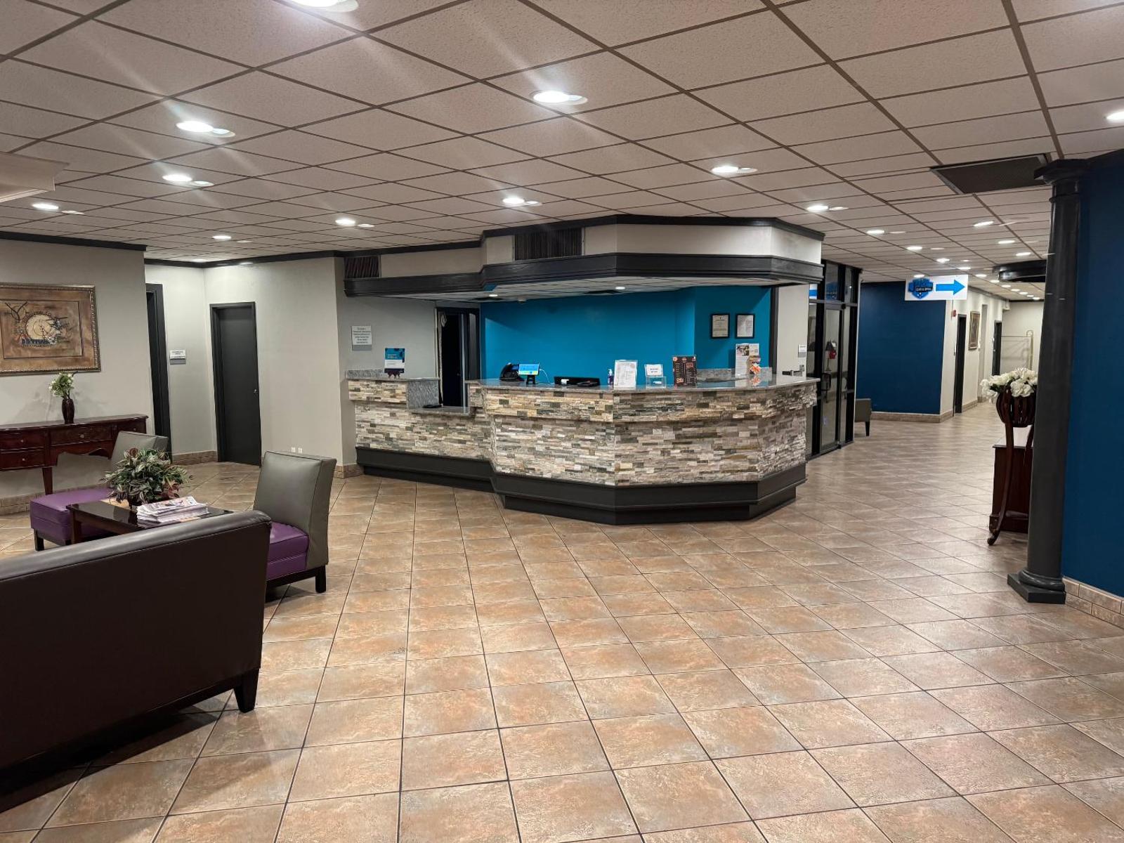 Clarion Inn & Suites Dothan South image 1