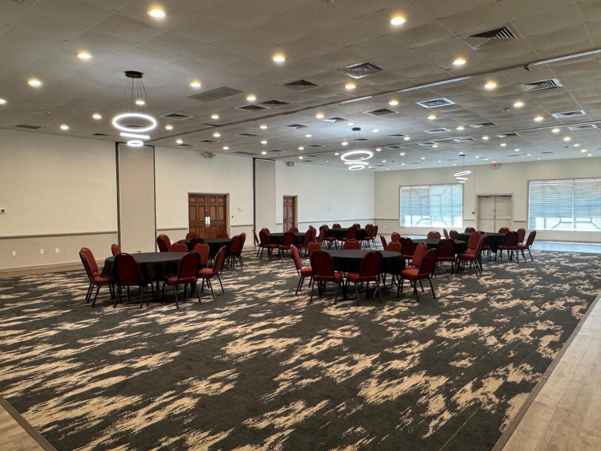 Clarion Inn & Suites Dothan South image 10