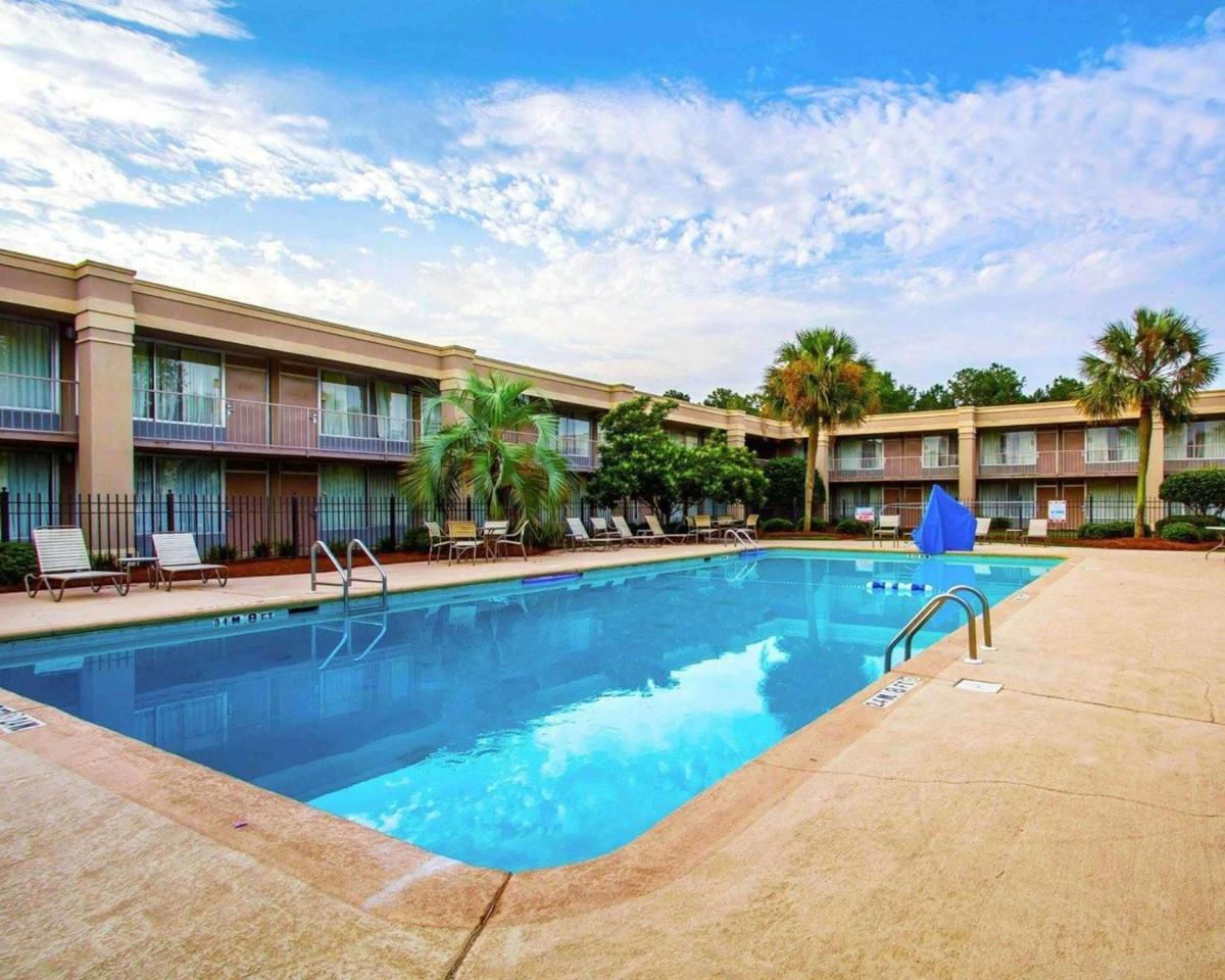 Clarion Inn & Suites Dothan South image 14