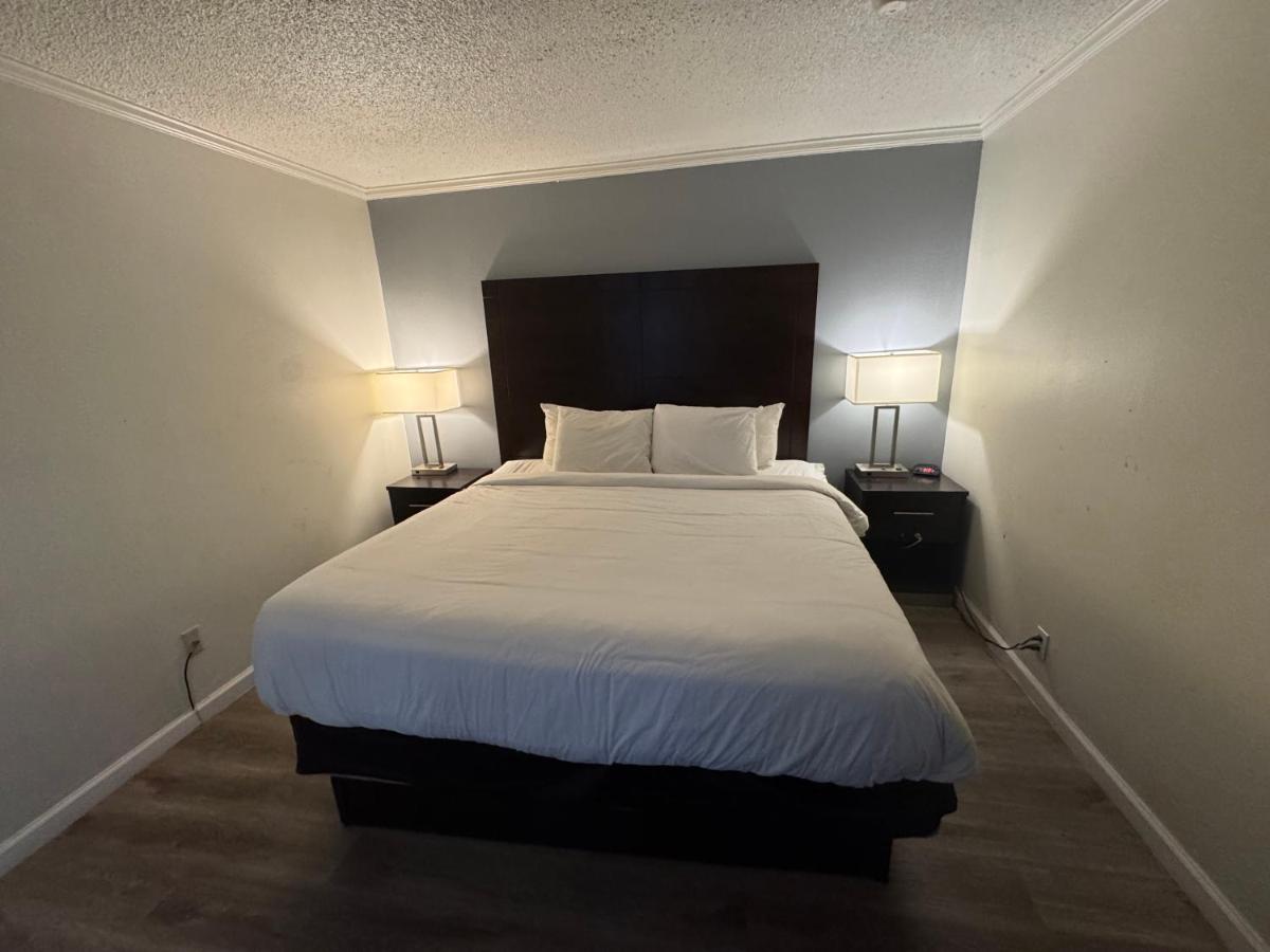 Clarion Inn & Suites Dothan South image 15