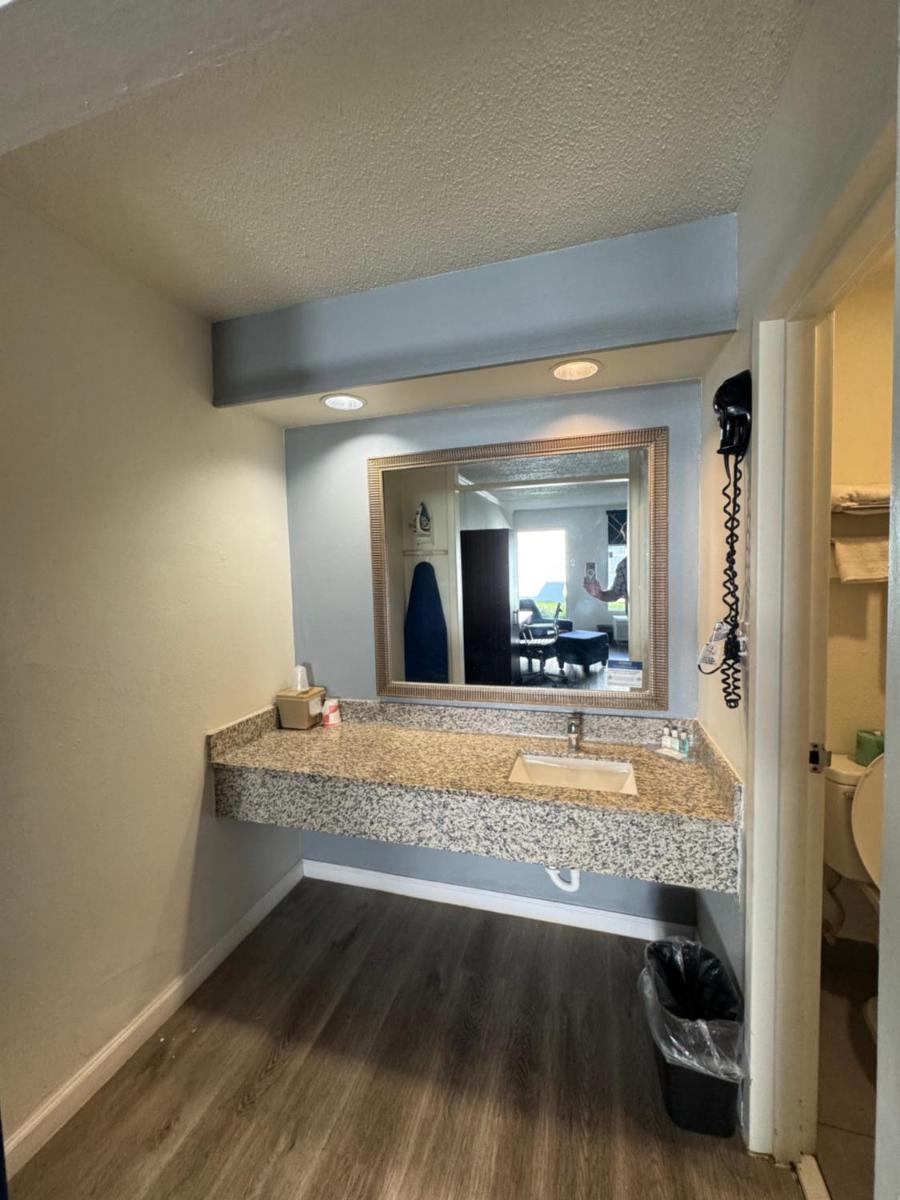 Clarion Inn & Suites Dothan South image 6