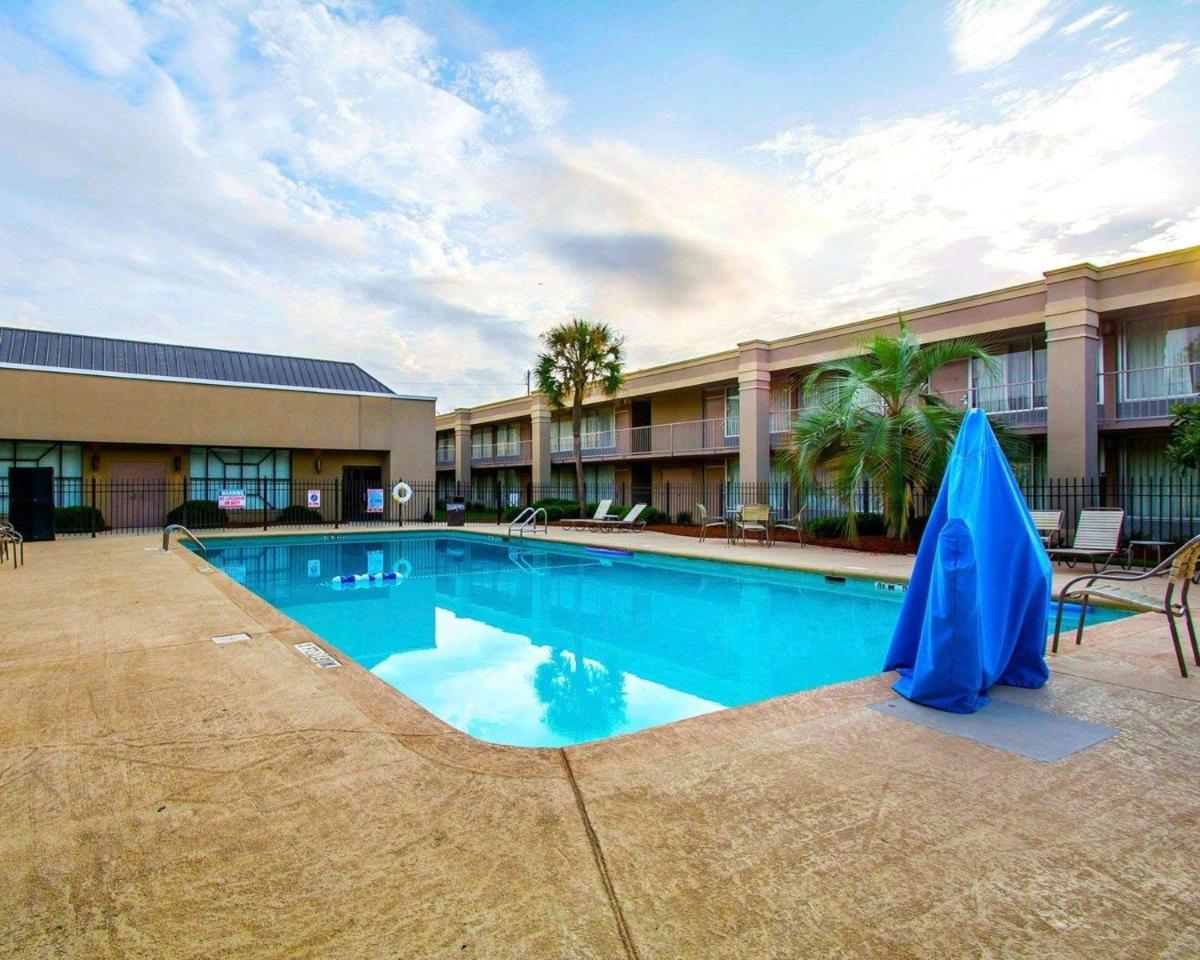 Clarion Inn & Suites Dothan South image 7