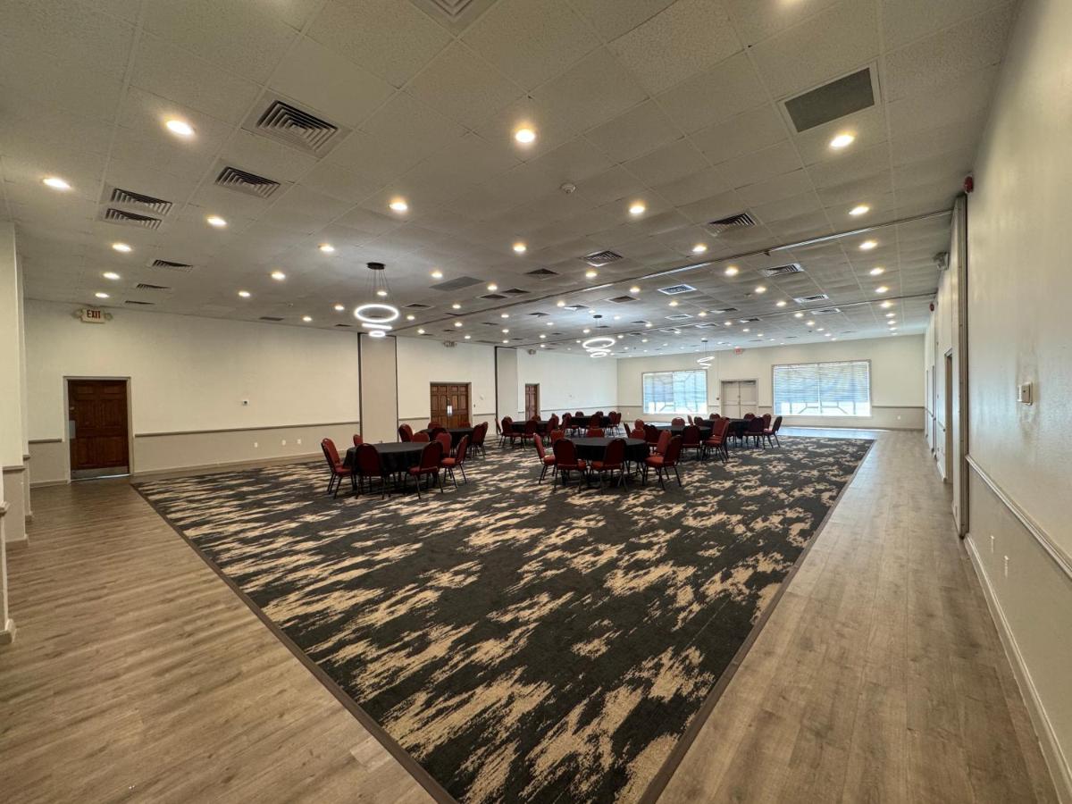 Clarion Inn & Suites Dothan South image 8